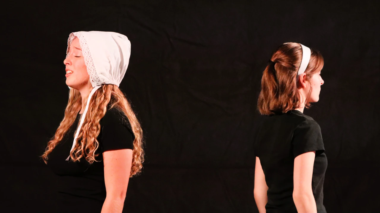 HIER OBEN WOHNT DAS GLÜCK<br>Wie frei sind Frauen?