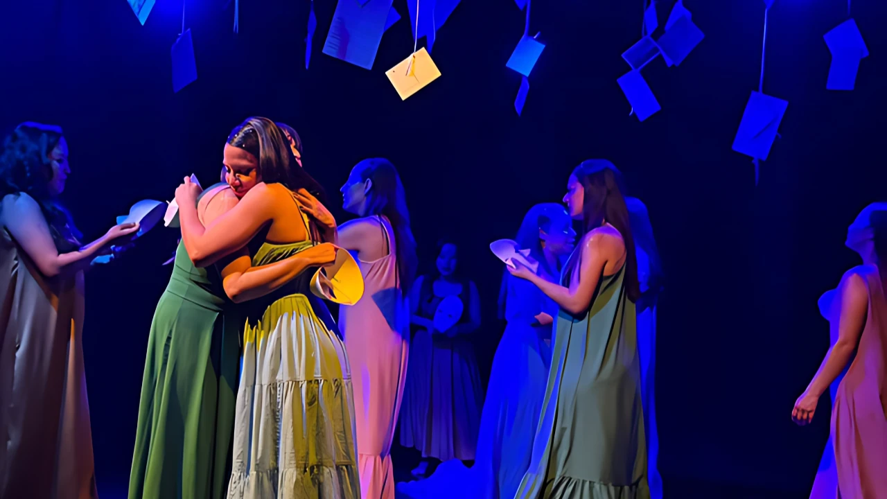 HOLA, HEIMWEH<br>„Wo gehst Du hin, wenn Du sagst,<br>dass Du nach Hause gehst?“